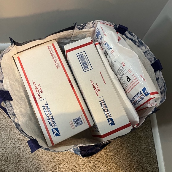 Meet your Posher, Cee C - Greeting from MN⛄️ - Picture 5 of 6